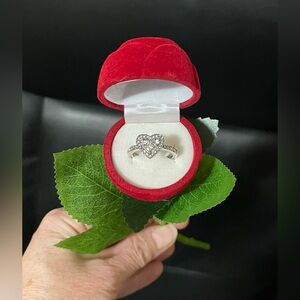 🌸 NEW Elegant Silver Heart Ring in Long Stem Ring Box Rose Size 6